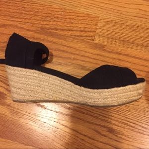 Black Tom's wedges