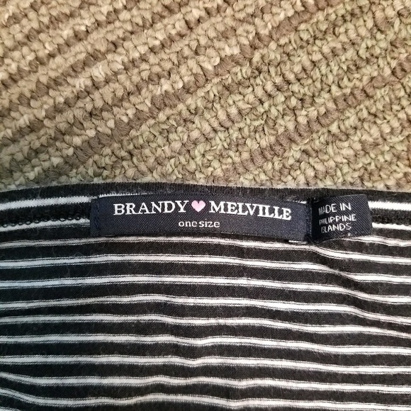Brandy Melville Crop top - Picture 3 of 3