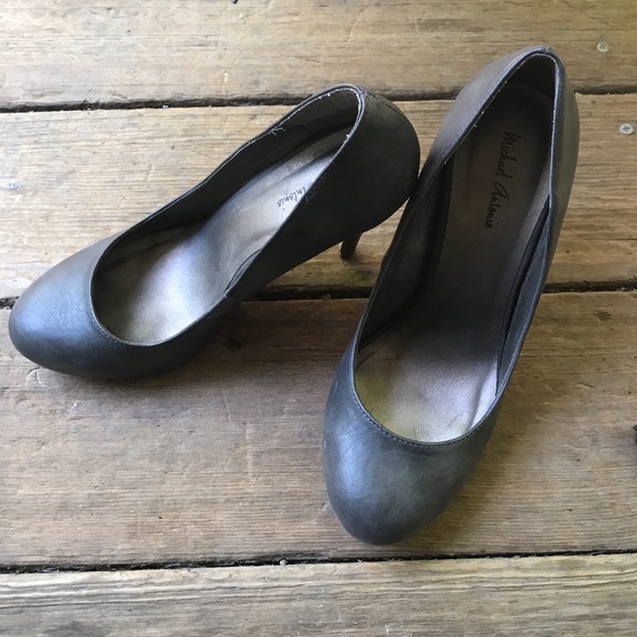 Pumps BOGO FREE - Picture 1 of 2