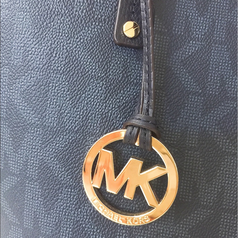 🎉Final Sale🎉Michael Kors jet set reversible tote - Picture 5 of 8