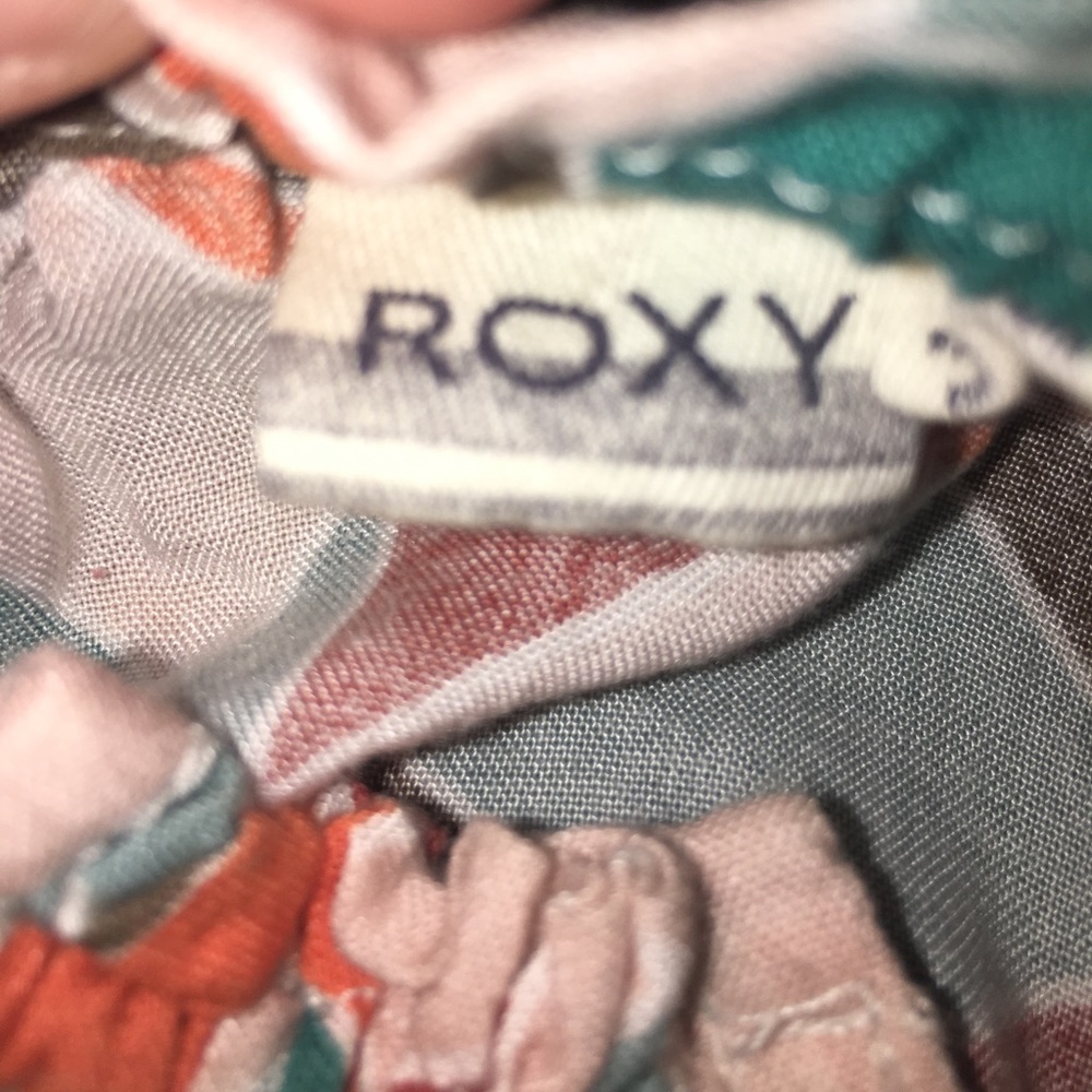 Cute Roxy tank top! - Picture 2 of 3