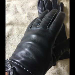 Cute leather gloves!