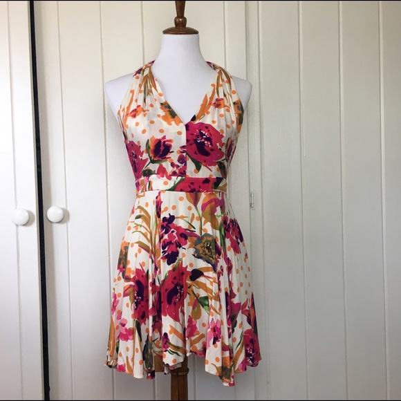 💕Fit and flare style Floral dress💕 - Picture 6 of 7