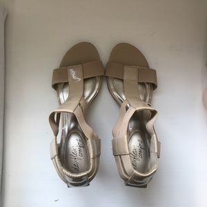 Dexflex Comfort || nude wedges