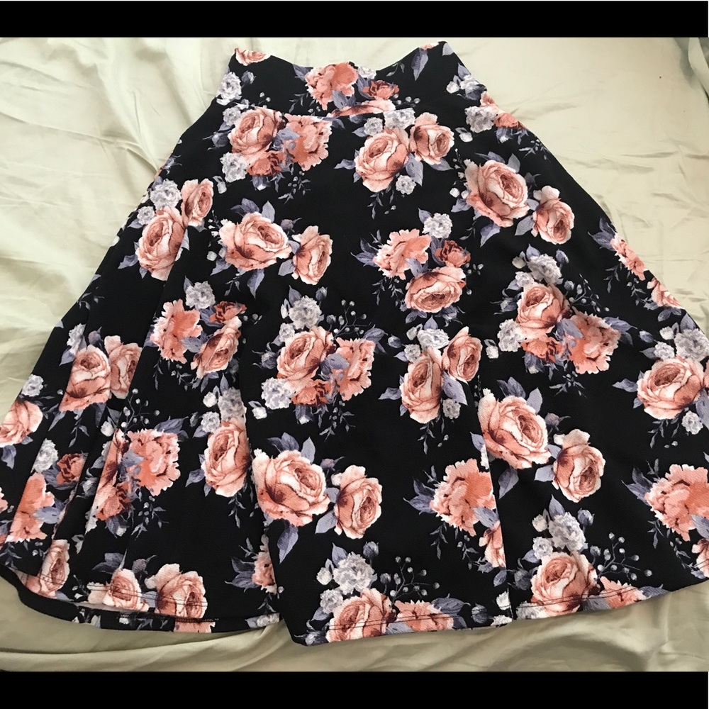 Agnes & Dora Midi skirt size M