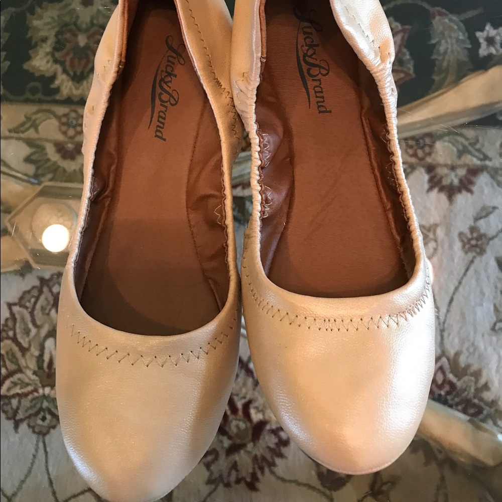 Lucky Brand Flats. Brand New. Tan/Gold color.