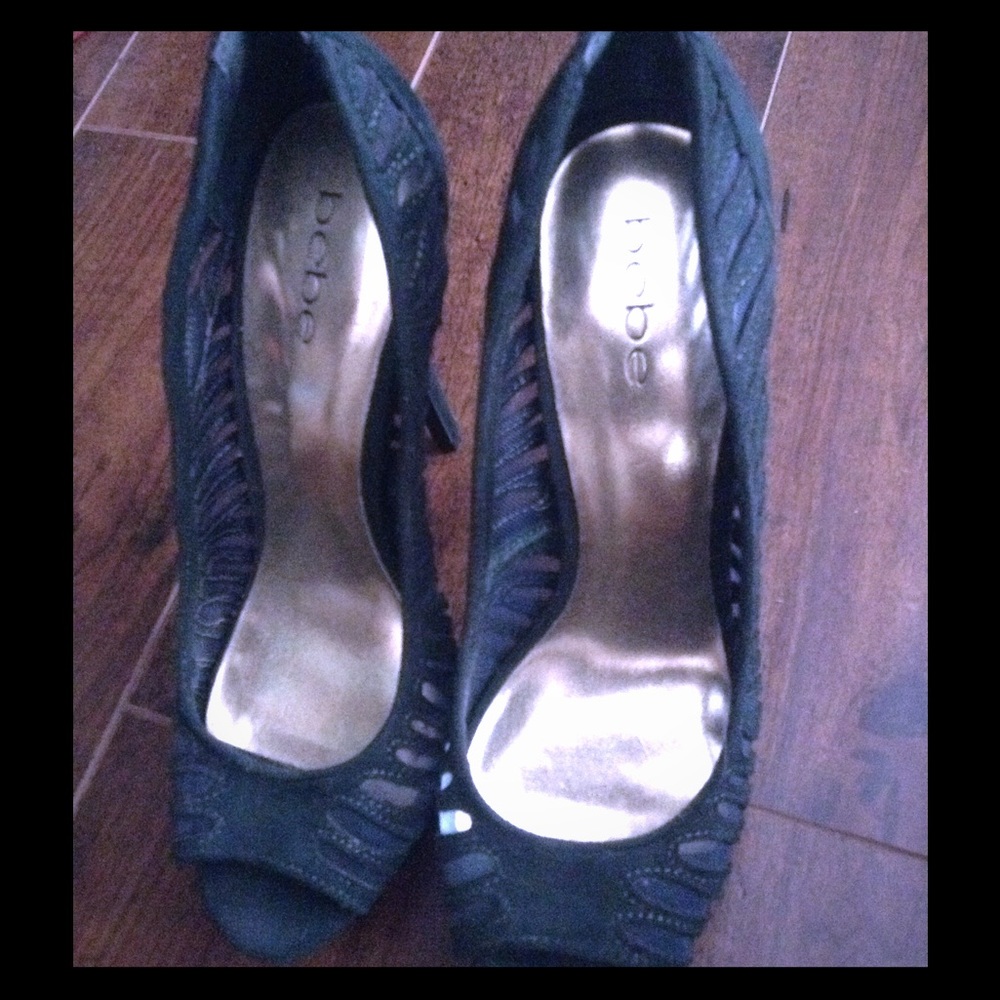 Hunter green Bebe pumps