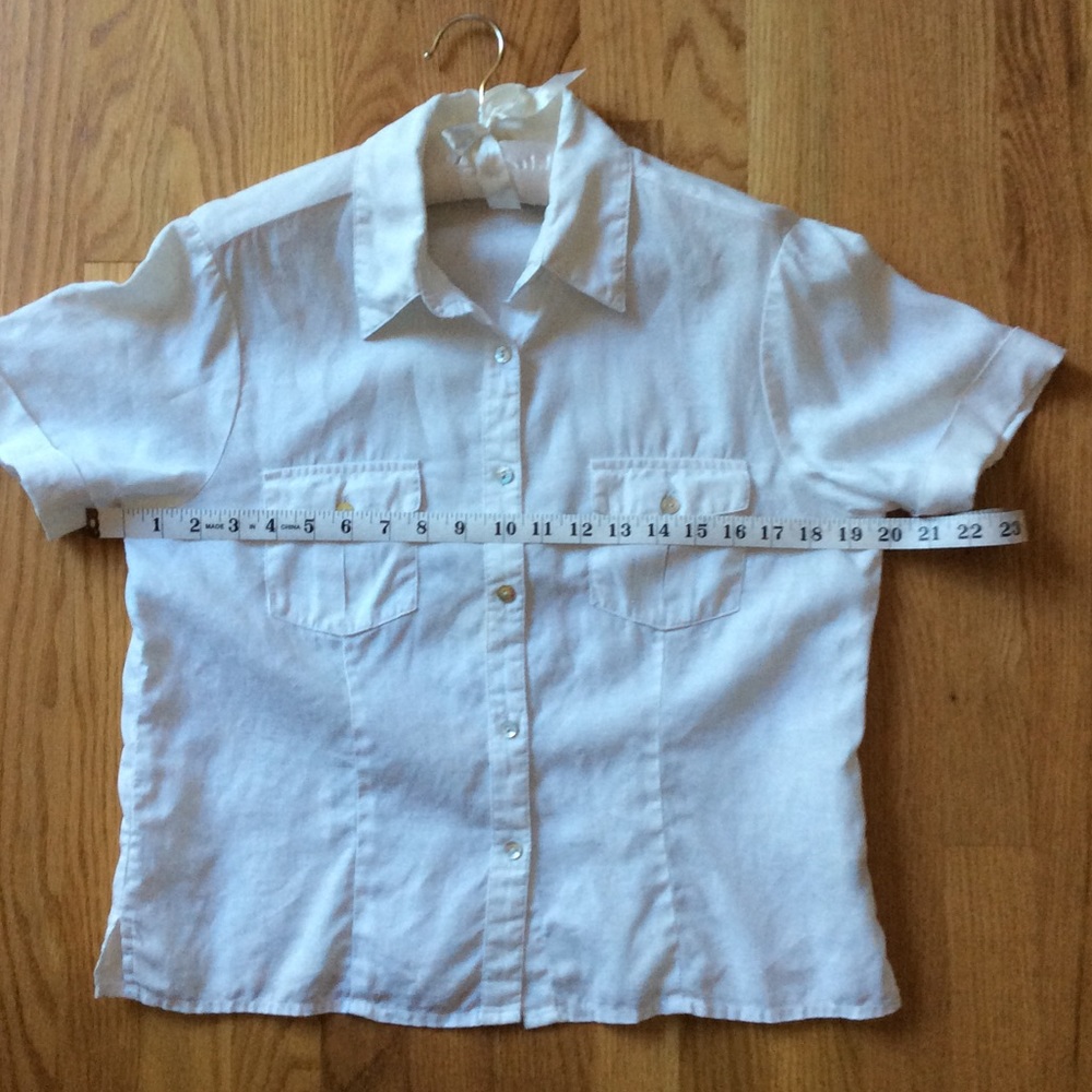 white 100% linen ⭐️ button up ⭐️ short sleeves ⭐️ - Picture 3 of 6