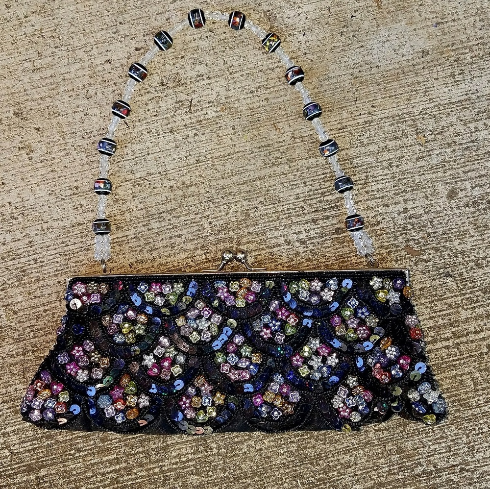 Beaded clutch