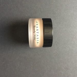 Anastasia Beverly Hills concealer. Shade 1.5