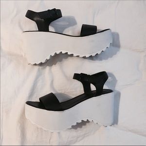 Semi new Wedge platform sandals