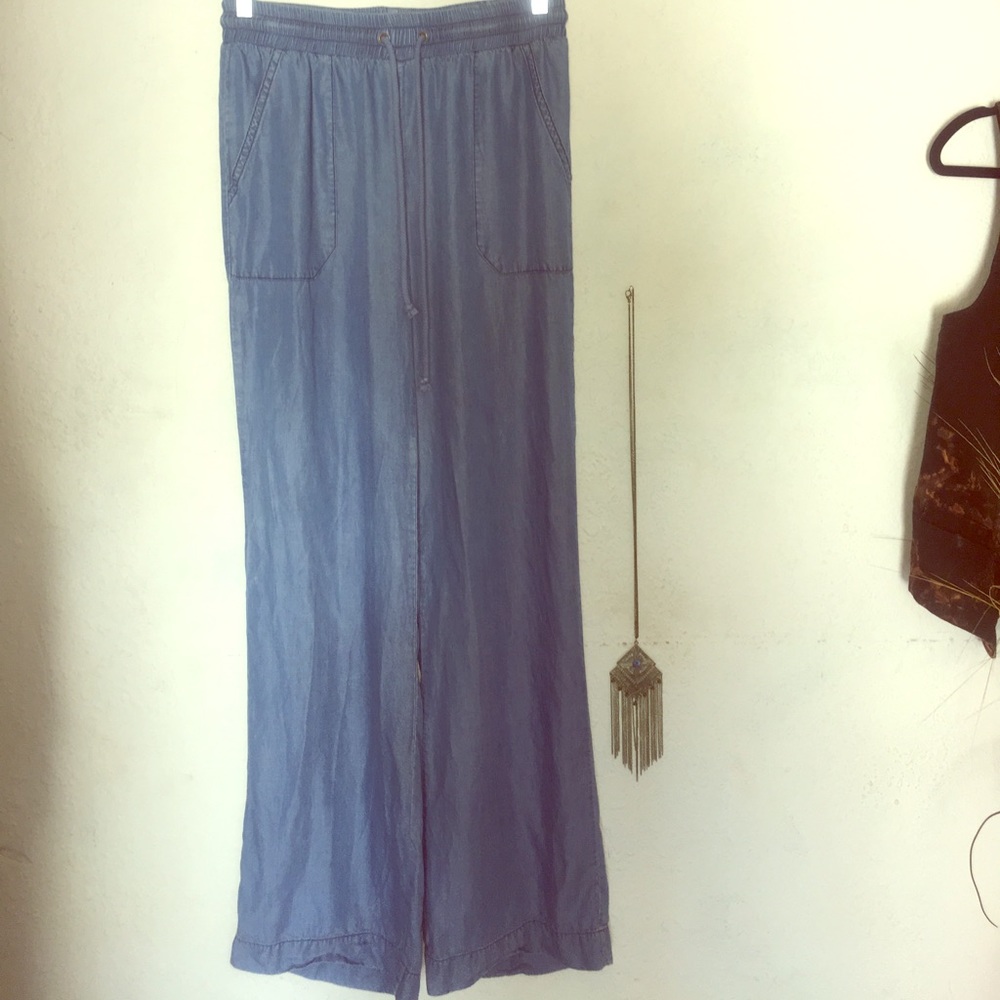 Wideleg chambray bottoms! 💙