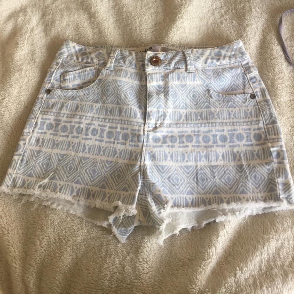 Patterned jean shorts