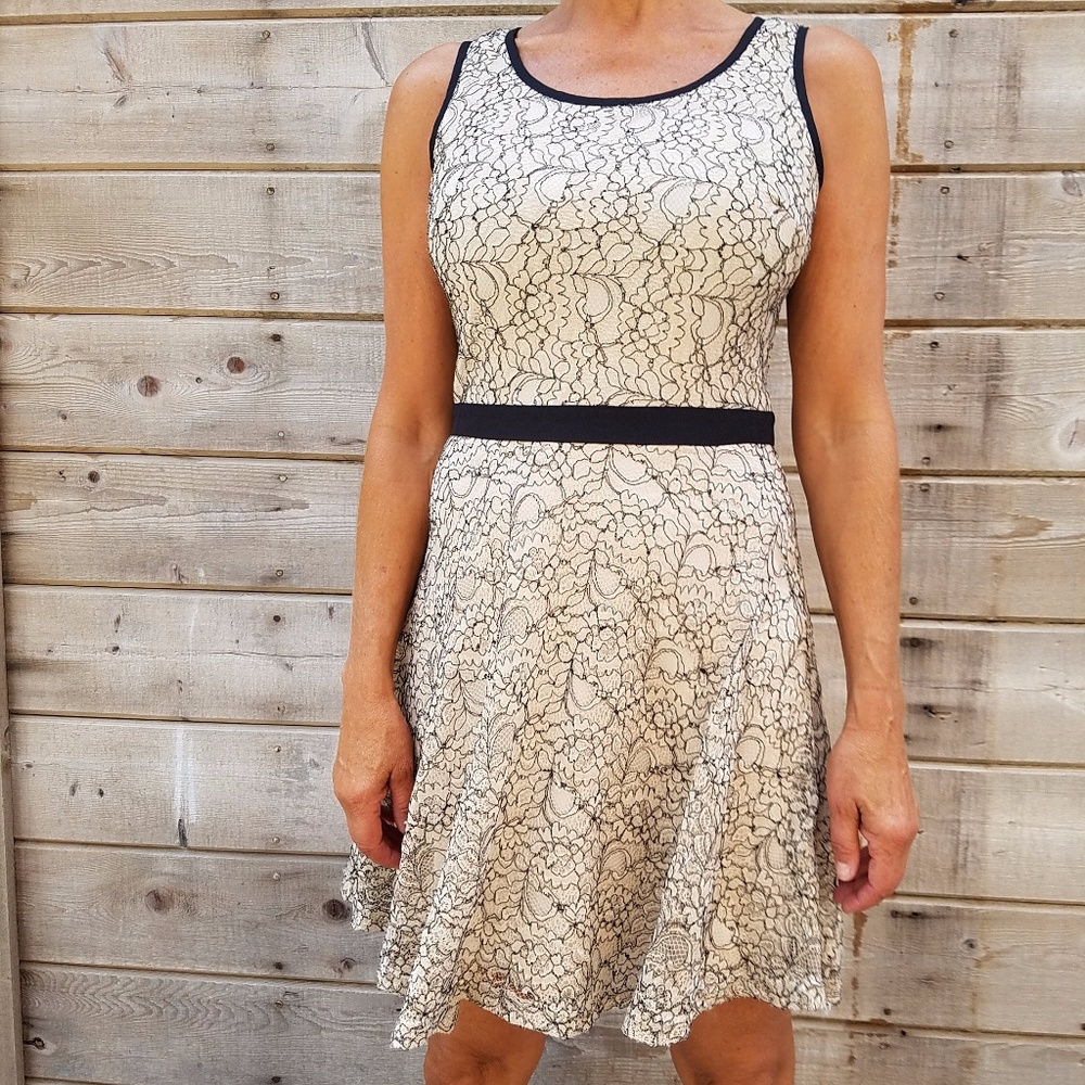Dress - Picture 3 of 6