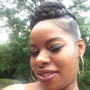 Meet your Posher, Lenora