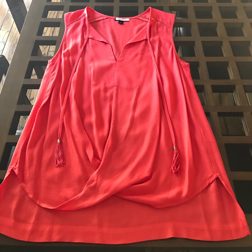 Rarely worn coral Ella moss top!