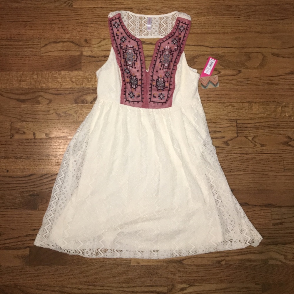 White Lace NEW Dress