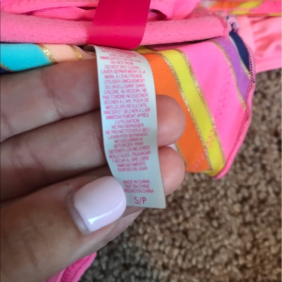 Pink bathing suit top and bottom size small - Picture 2 of 3