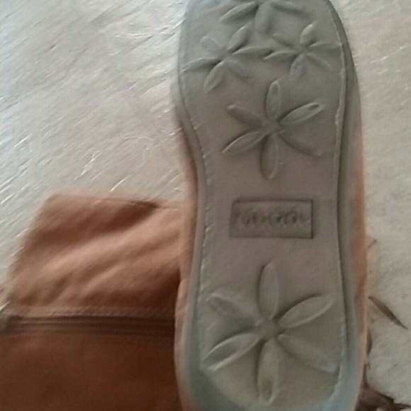 Boots - Picture 2 of 3