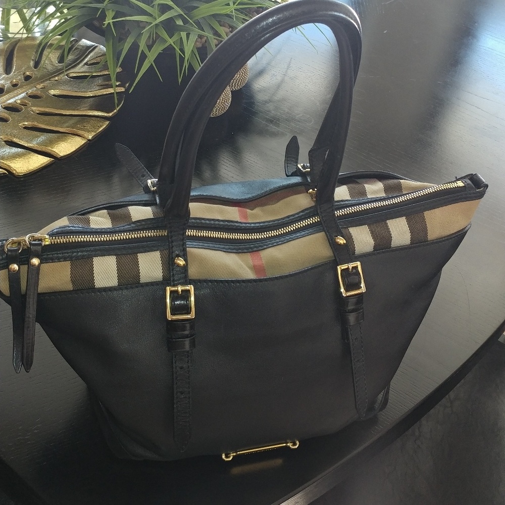 *:~°•💯 AUTHENTIC BURBERRY PURSE*°•`~
