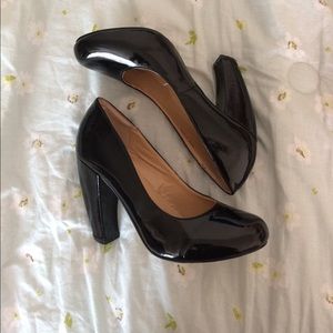 Black Shiny Pierre Dumas chunky heels