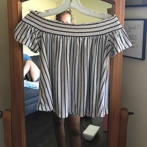 Off the shoulder American Eagle shirt