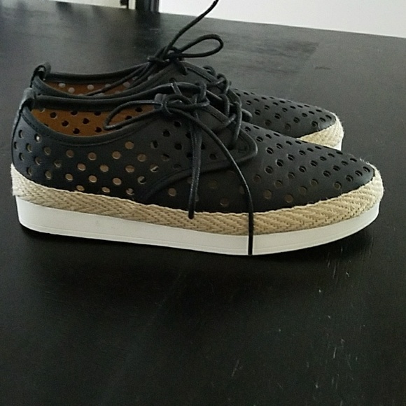 Never worn before Lucky Shoes - Picture 2 of 4