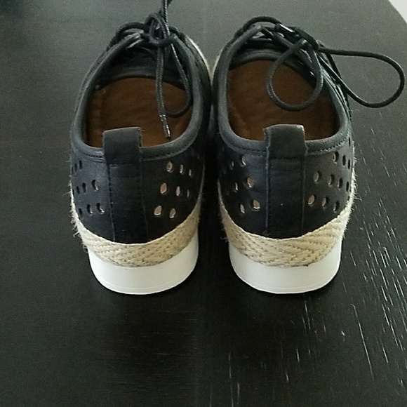 Never worn before Lucky Shoes - Picture 3 of 4