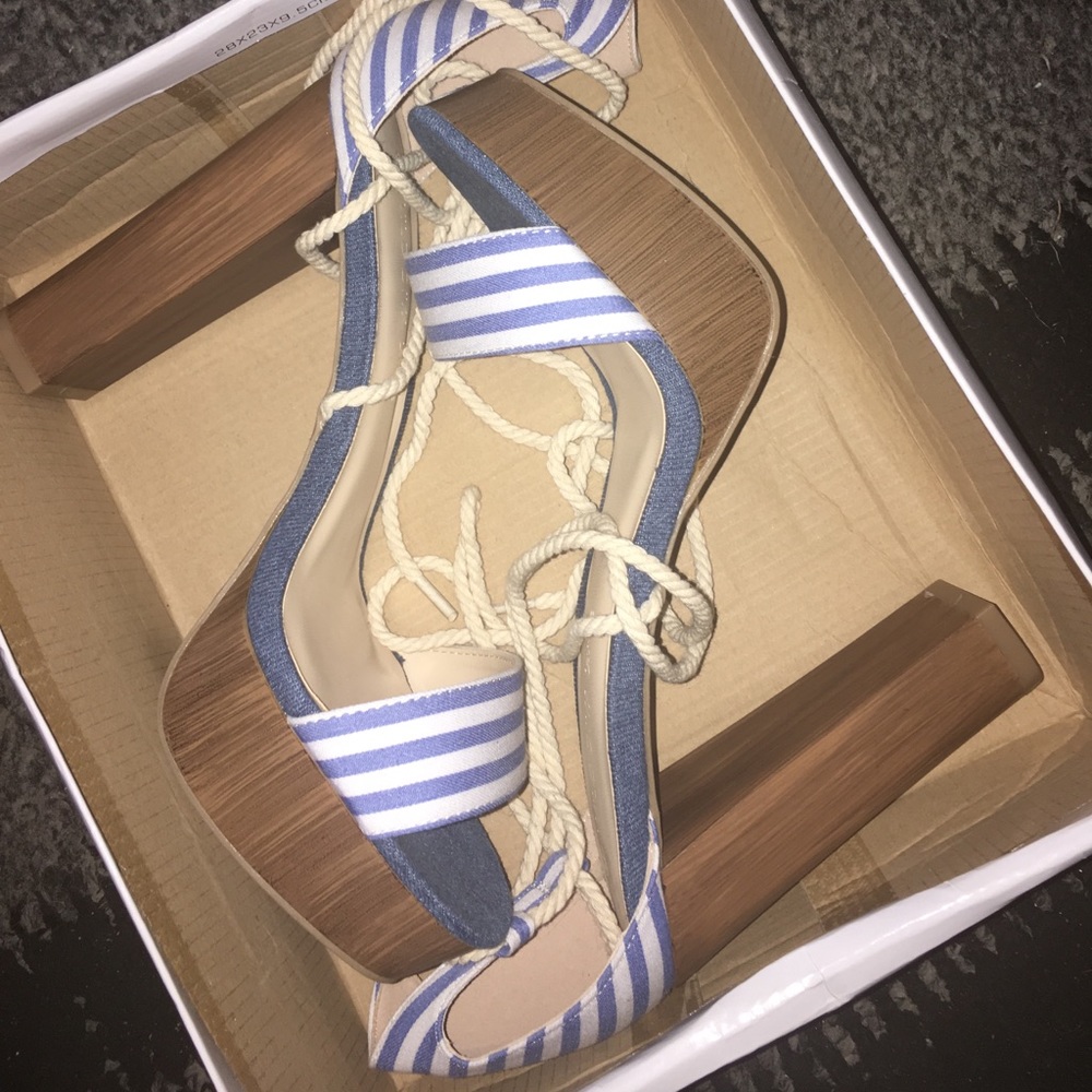 Platform tie up heels blue and white