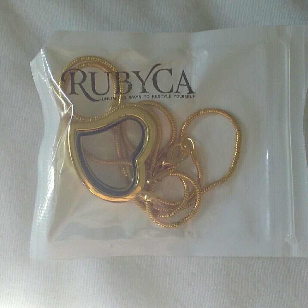Rubyca heart necklace
