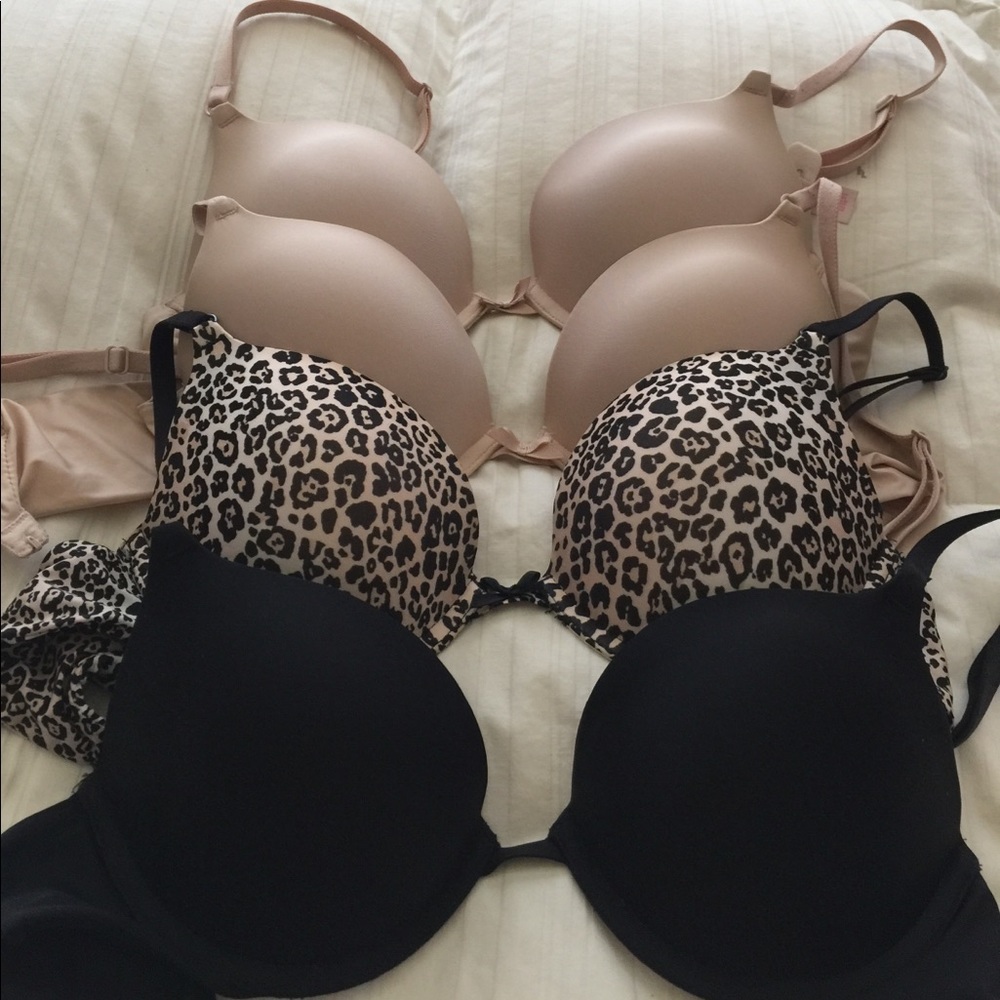 Victoria's secret bras! Selling separately!