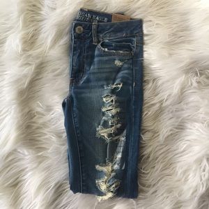 NEW WITH TAGS American Eagle ripped jeans 💛💛