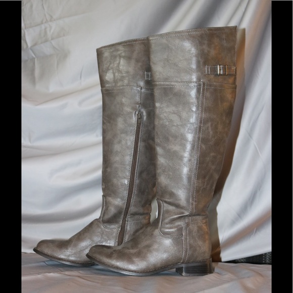 Gray Boots - Picture 2 of 4