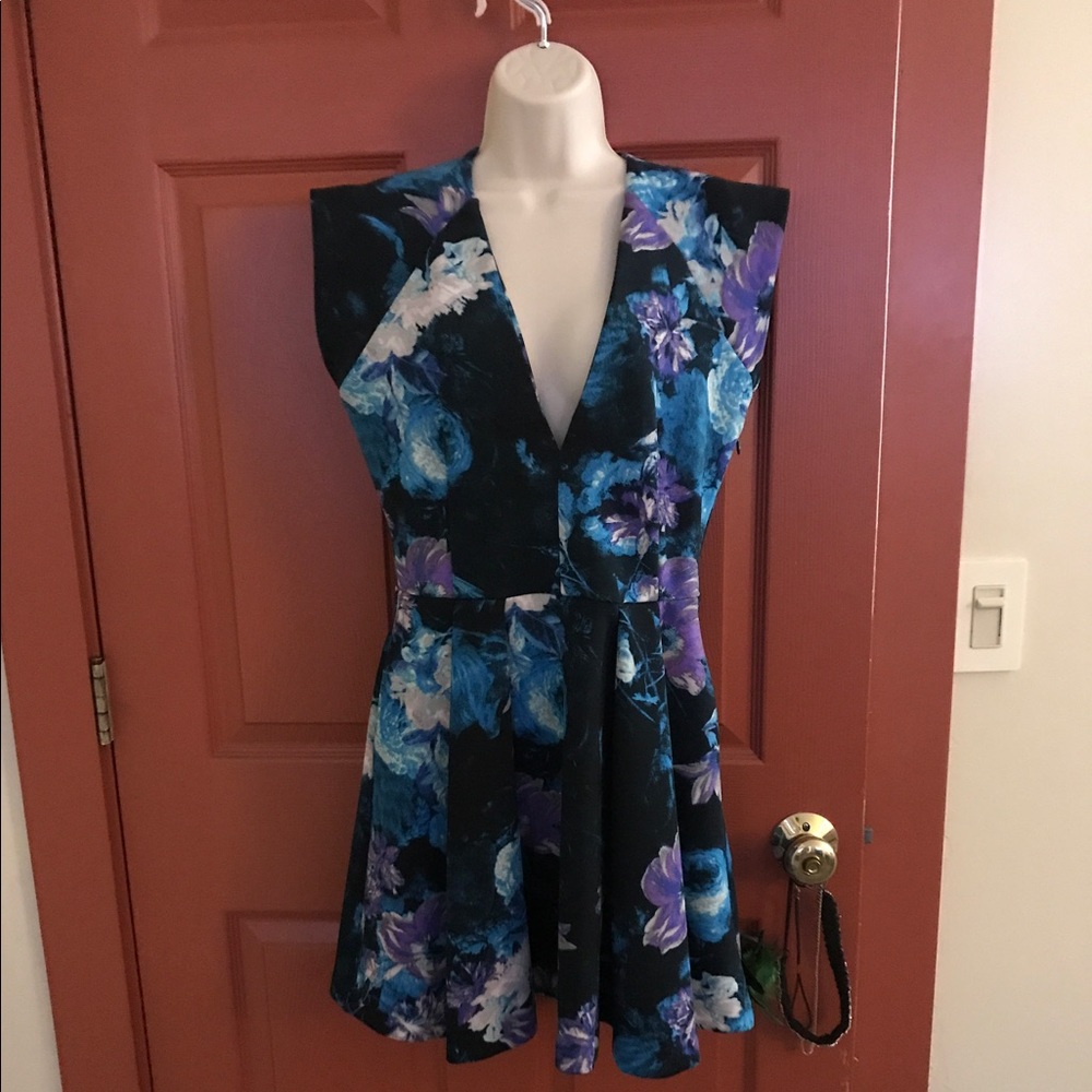 Dress - Picture 4 of 5