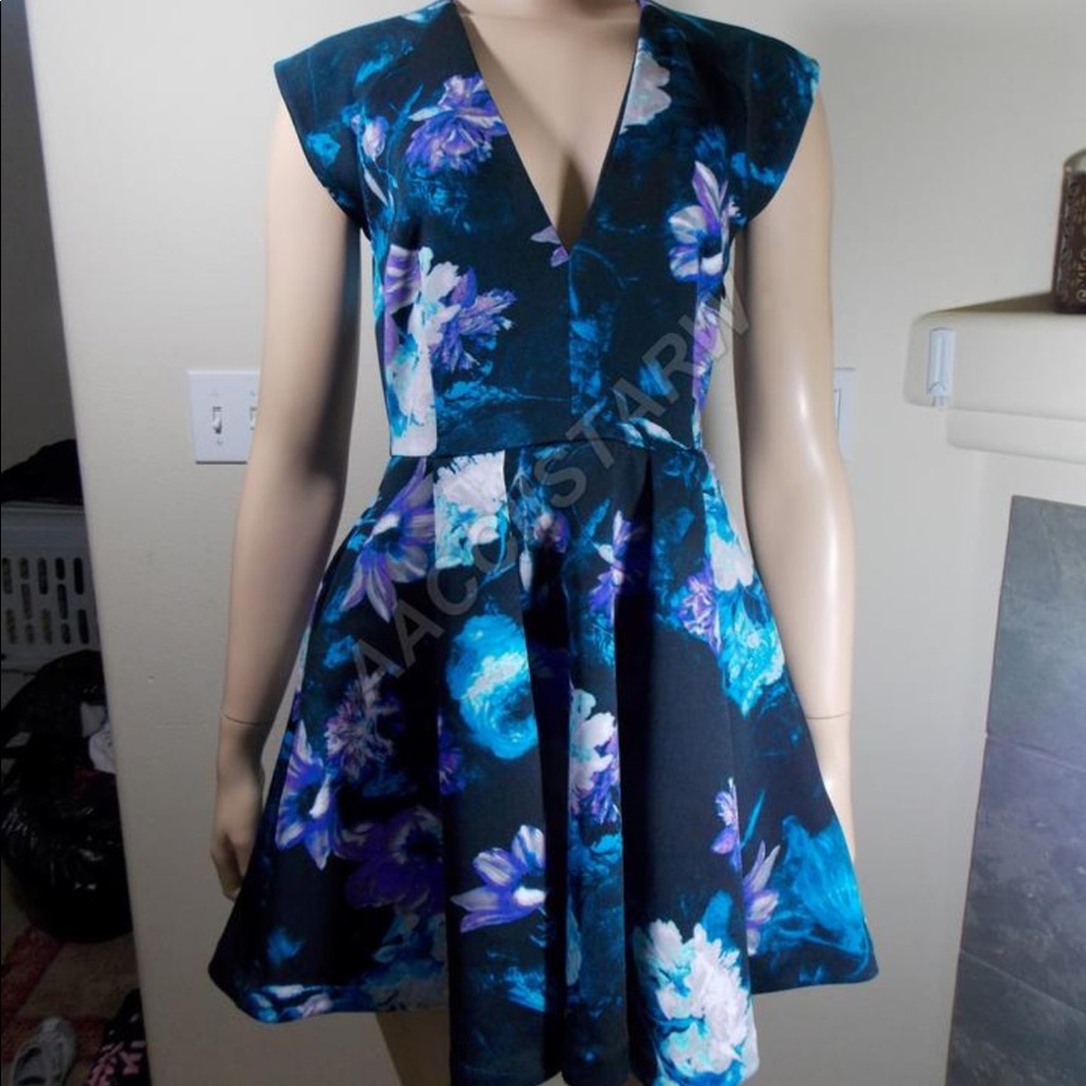 Dress - Picture 2 of 5