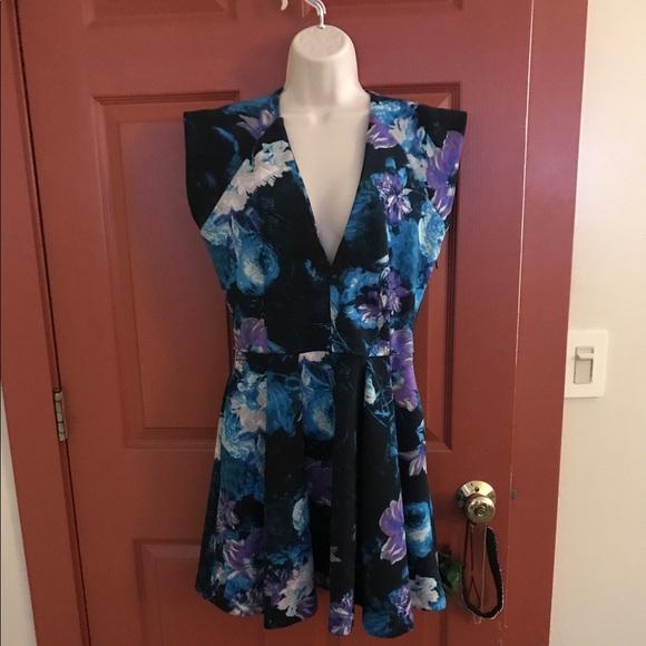 Dress - Picture 4 of 5