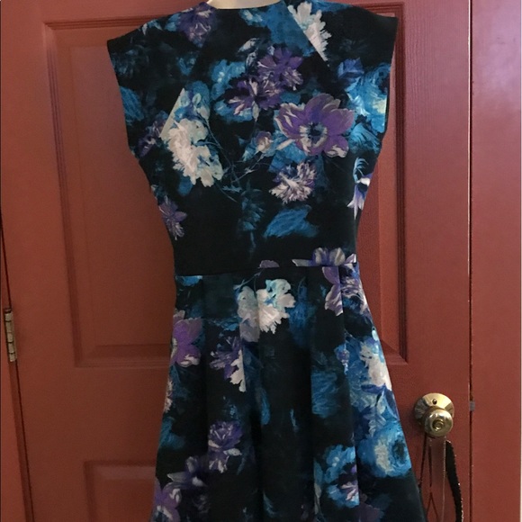 Dress - Picture 5 of 5