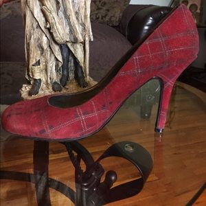 Red plaid pumps