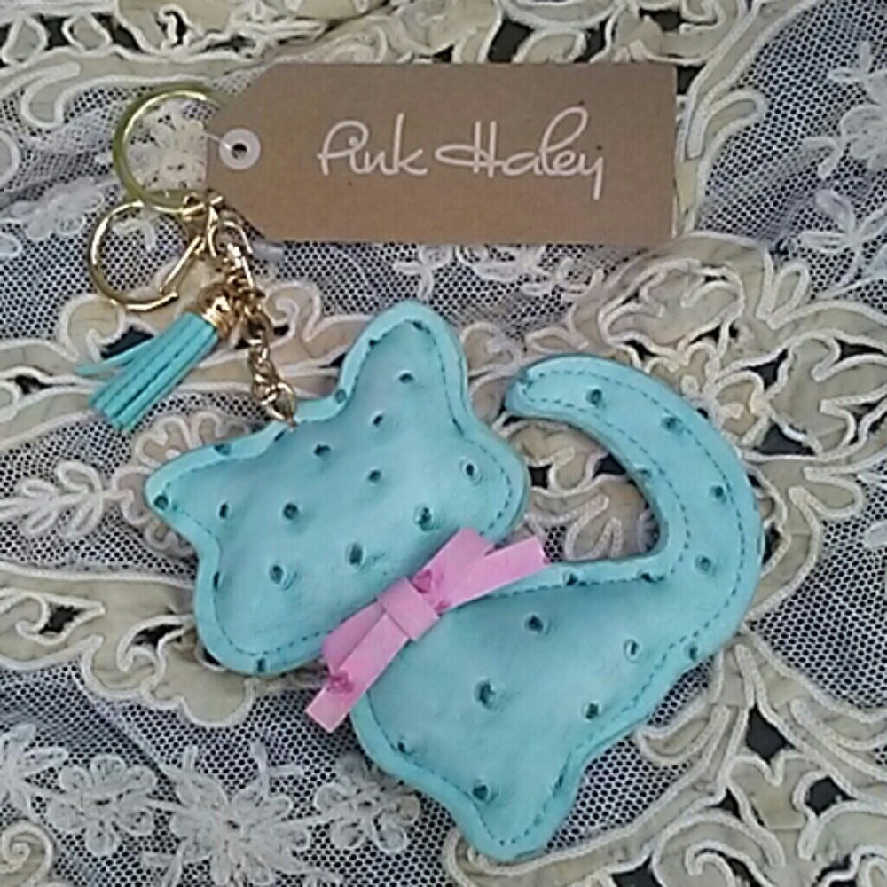 Keychain/ handbag jewelry.    Pink Haley