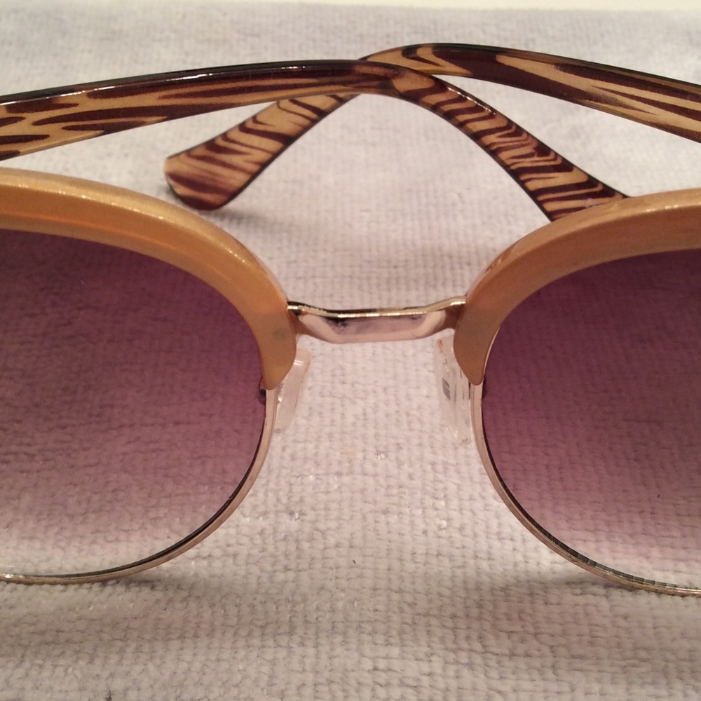 Sun Glasses - Picture 3 of 4