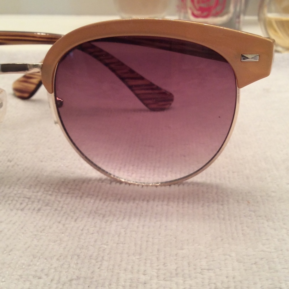 Sun Glasses - Picture 4 of 4