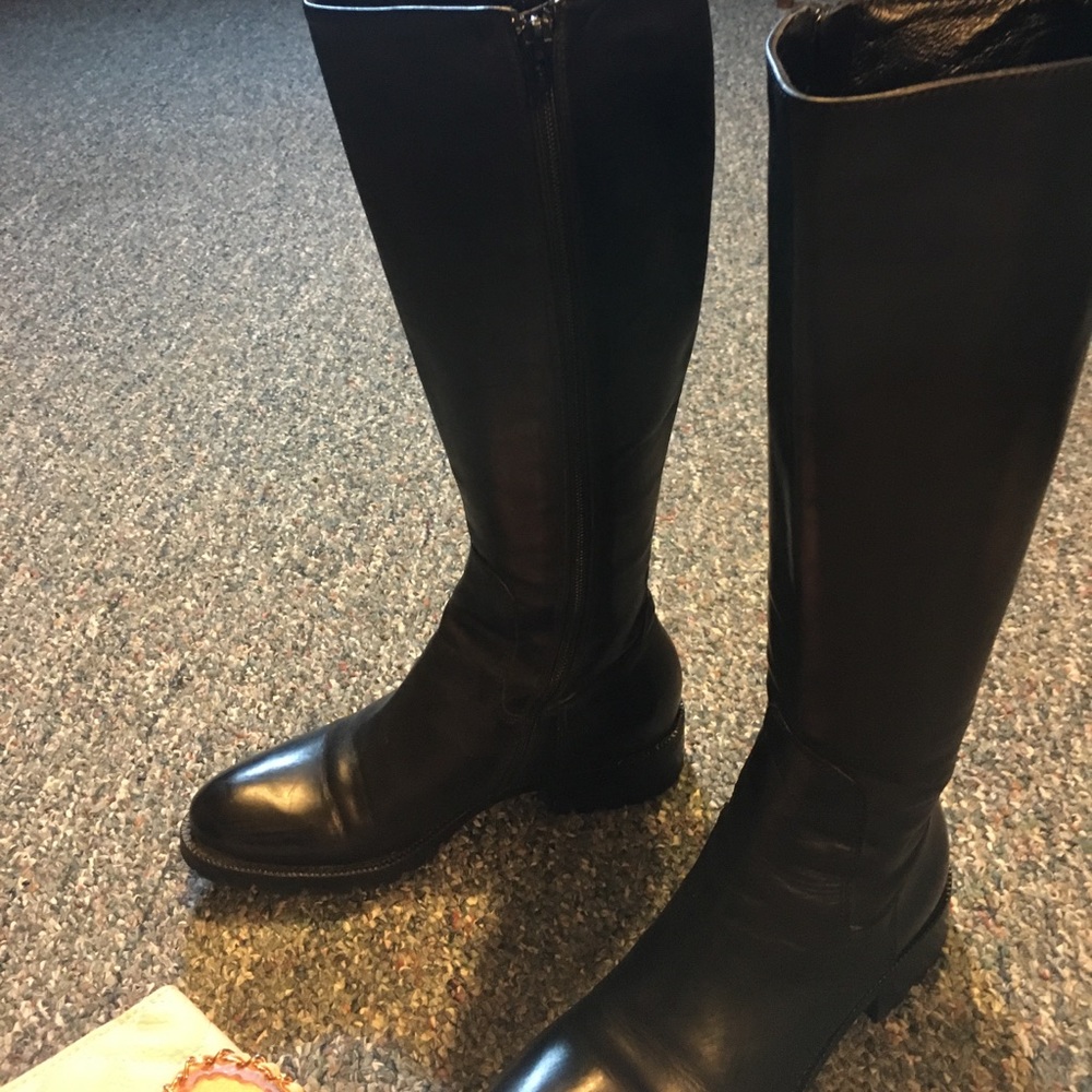 Boots - Picture 2 of 4