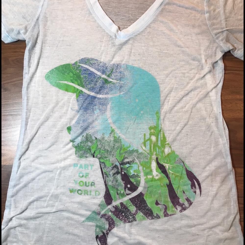 Juniors Large Ariel Tee