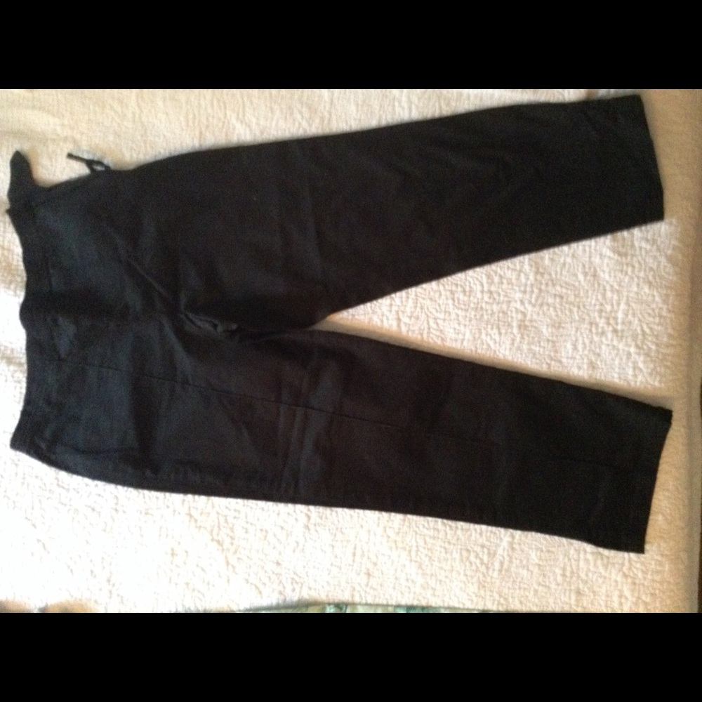 Black capris