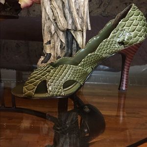 Green Open-toe Pumps