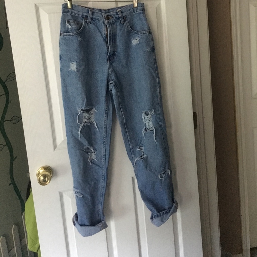 Distressed high waisted boyfriend jeans