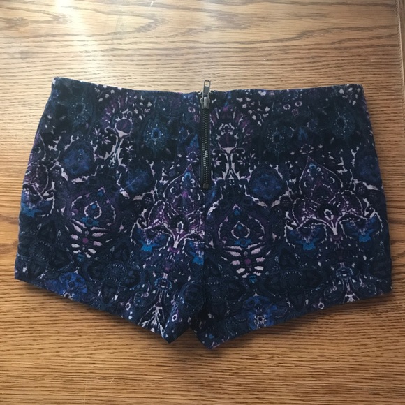 Urban Outfitters Velvet Paisley Shorts - Picture 3 of 5