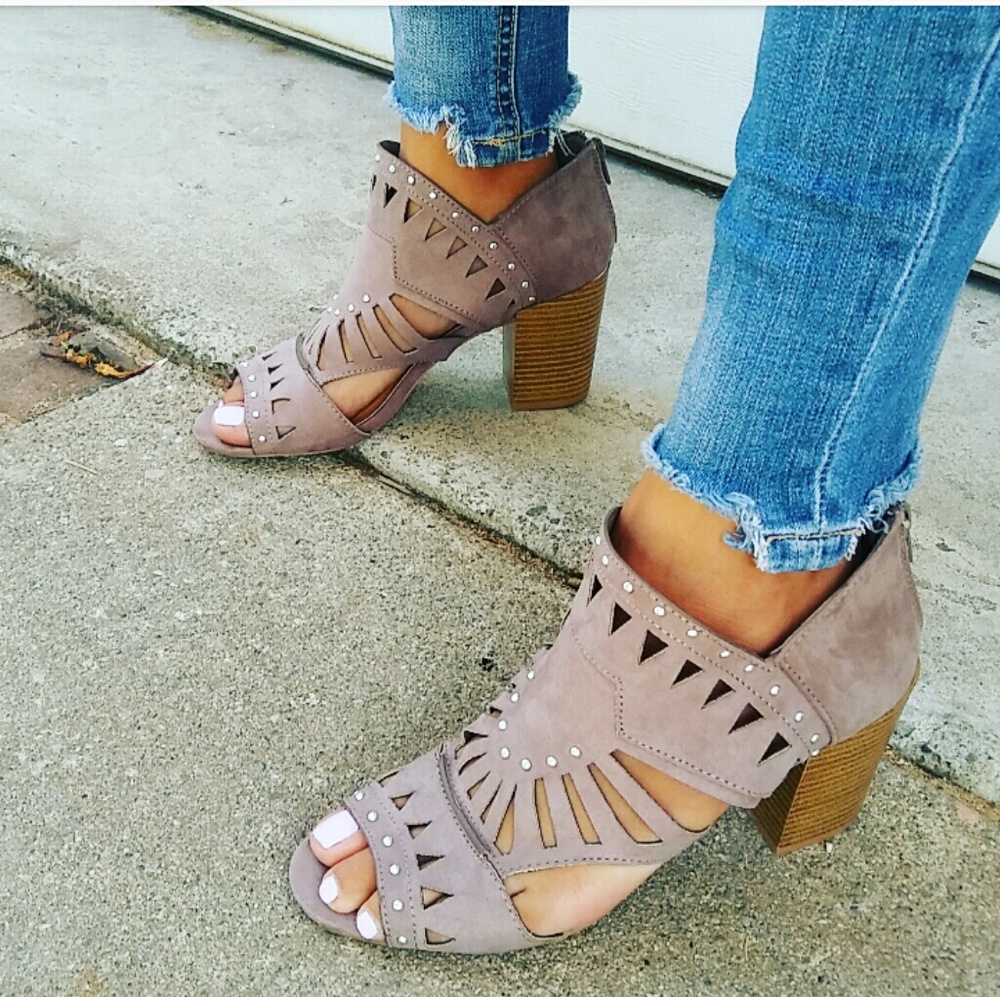 LAST PAIR!!//The Charlize// Taupe open toe sandal - Picture 4 of 5