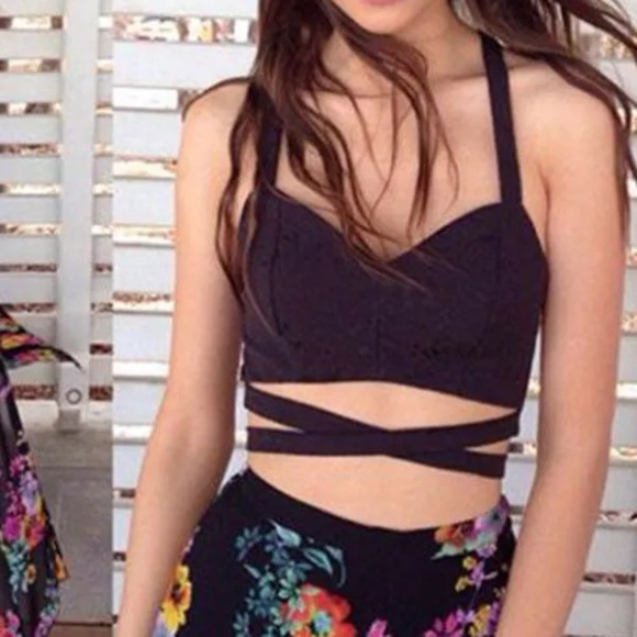 Cut Out Strappy Crop Top - Picture 2 of 2