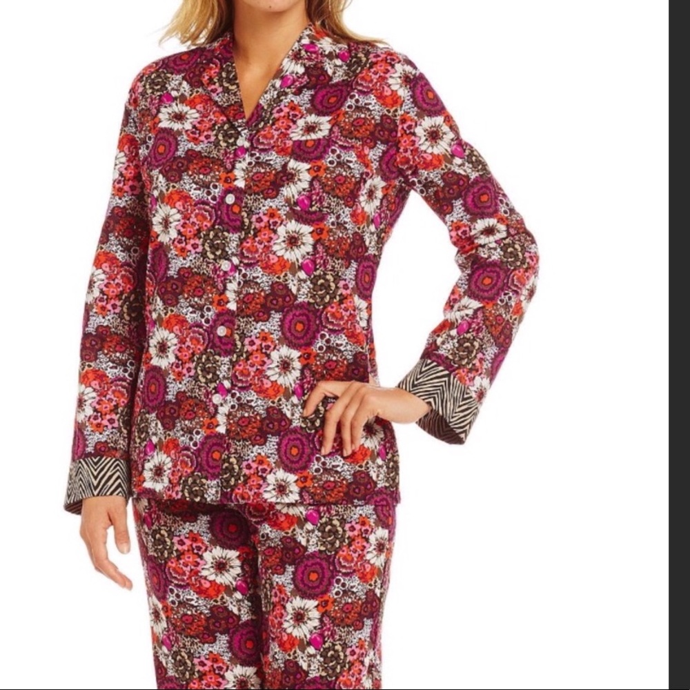 SALE OFFER. VERA BRADLEY PJ TOP ( Sz S) - Picture 2 of 5